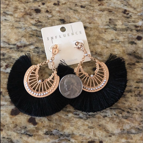 Boho Style Black Gold Pearl Tassel Earrings - Picture 4 of 4